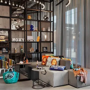 Hotel Moxy Expo
